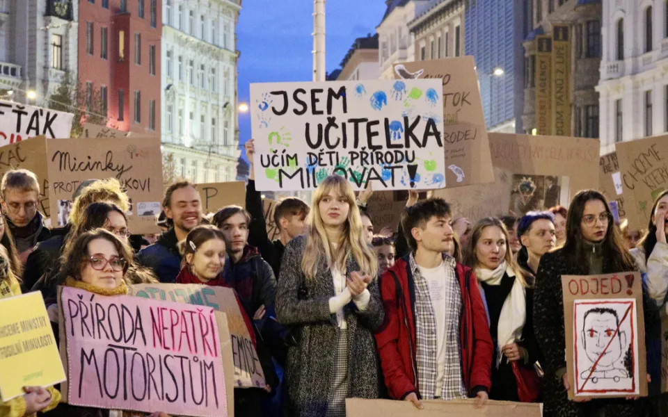 FOTOGALERIE: Pokud přijde Macinka, nezbude ani květinka, protestovali Brňané