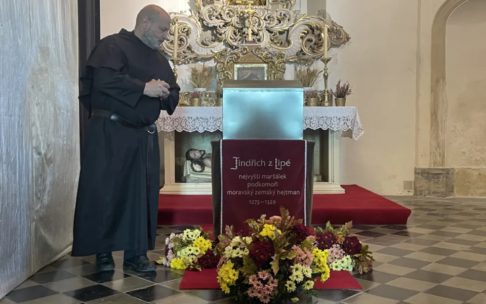 Ostatky Jindřicha z Lipé se po letech vrací zpět na původní místo jeho odpočinku