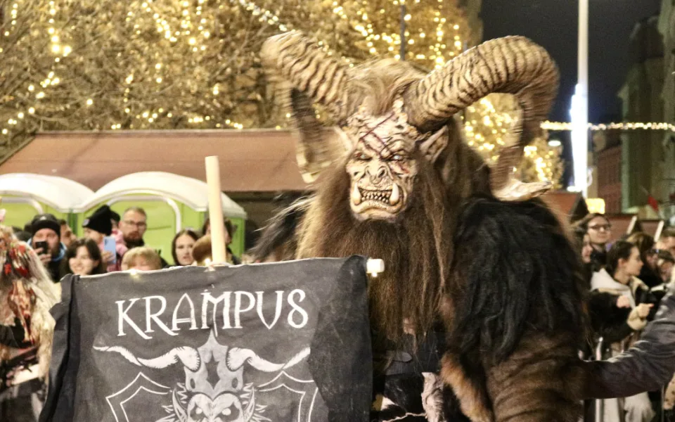 FOTO: Průvod čertů a koncerty zahájily Vánoce Brno, příští týden se přidá zbytek města