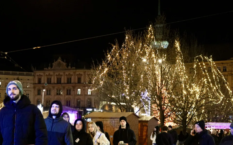 ANKETA: Který vánoční strom je letos v Brně nejkrásnější?