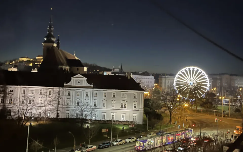 VIDEO: Jak vypadá noční Brno z balonu? Atrakce vynese šťastlivce nad město