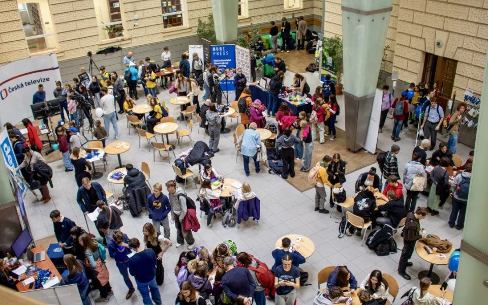 Multimediální den na brněnské Fakultě sociálních studií letos navštívily stovky lidí