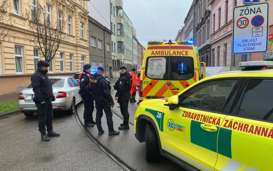 Útočník dnes v brněnských Husovicích pobodal ženu, zraněním podlehla