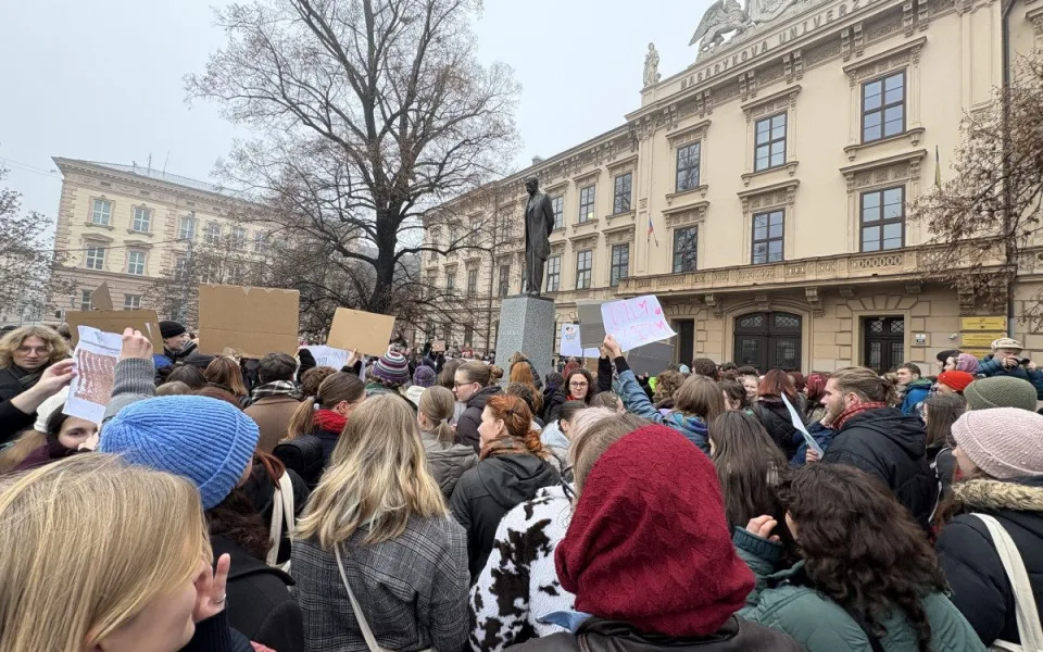 Macinko, odmňoukej jinam, vzkázali studenti v Brně. Z výuky jich odešly stovky
