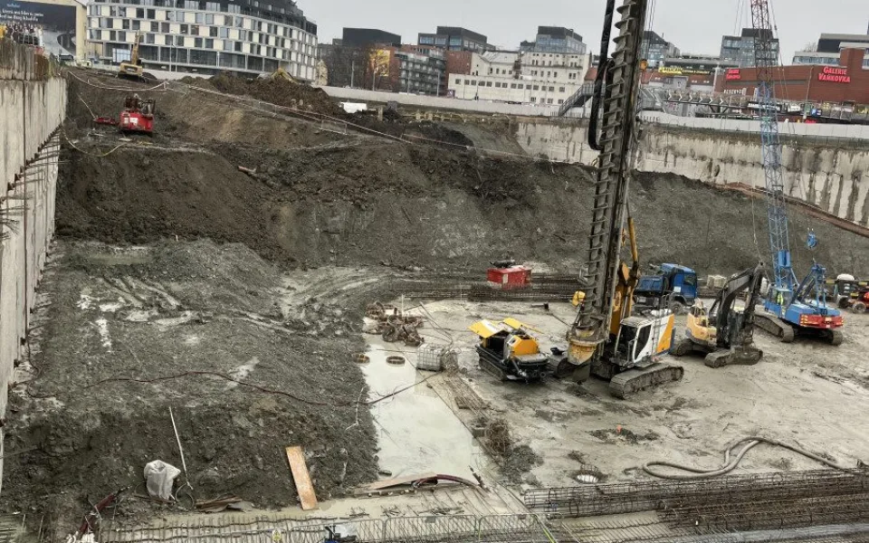 Po Prioru ani stopa. Základy Dornychu v Brně hlídá vánoční stromeček