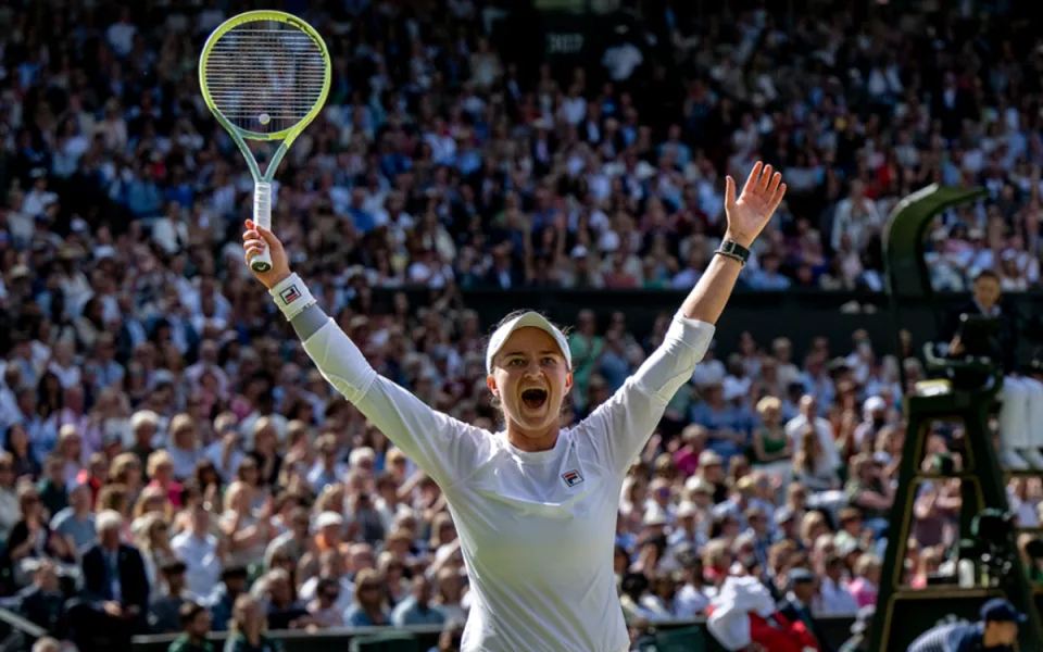 17208907862883-60-brnenska-rodacka-krejcikova-vyhrala-wimbledon-paoliniovou-porazila-po-trech-setech