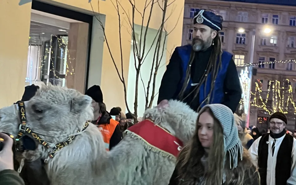 Tři králové dorazili do Brna. Průvod se letos obešel bez začerněného Baltazara