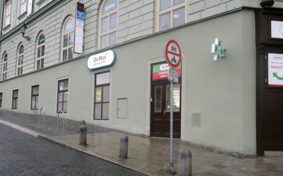 Lékárna u brněnského nádraží se zřejmě vrátí k nonstop provozu, pomohou město i kraj