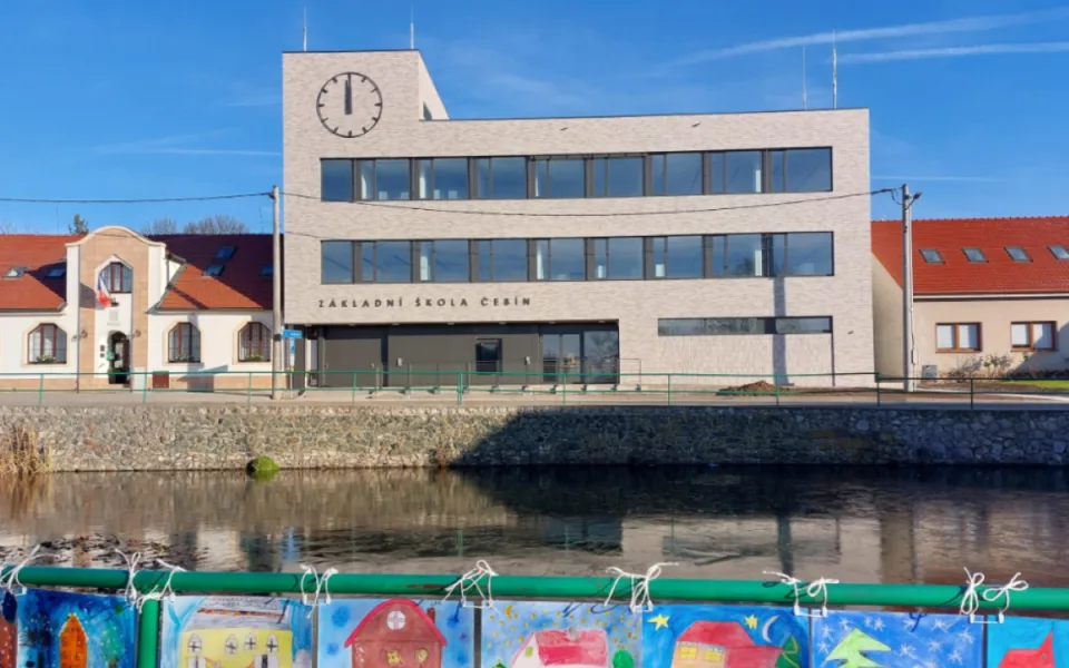 Děti z Čebína nemusí dojíždět, v novém pavilonu bude druhý stupeň základní