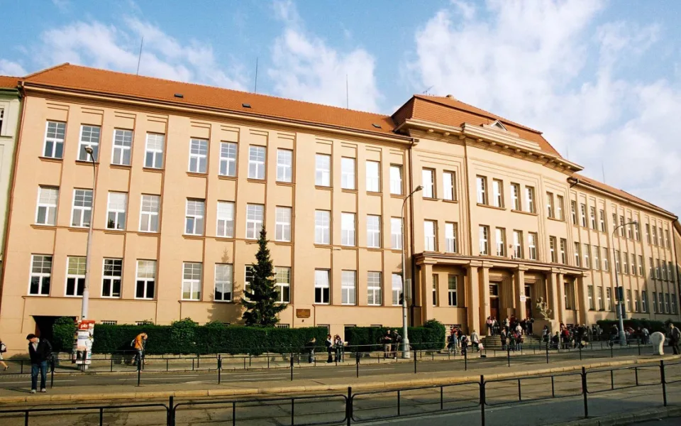 Některé školy plné, jiné poloprázdné. Sever Brna bojuje proti segregaci žáků