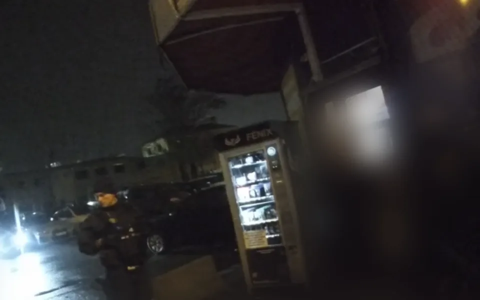 VIDEO: Automat s konopím vybírali jako bonboniéru. Strážníci je chytili u Grandu