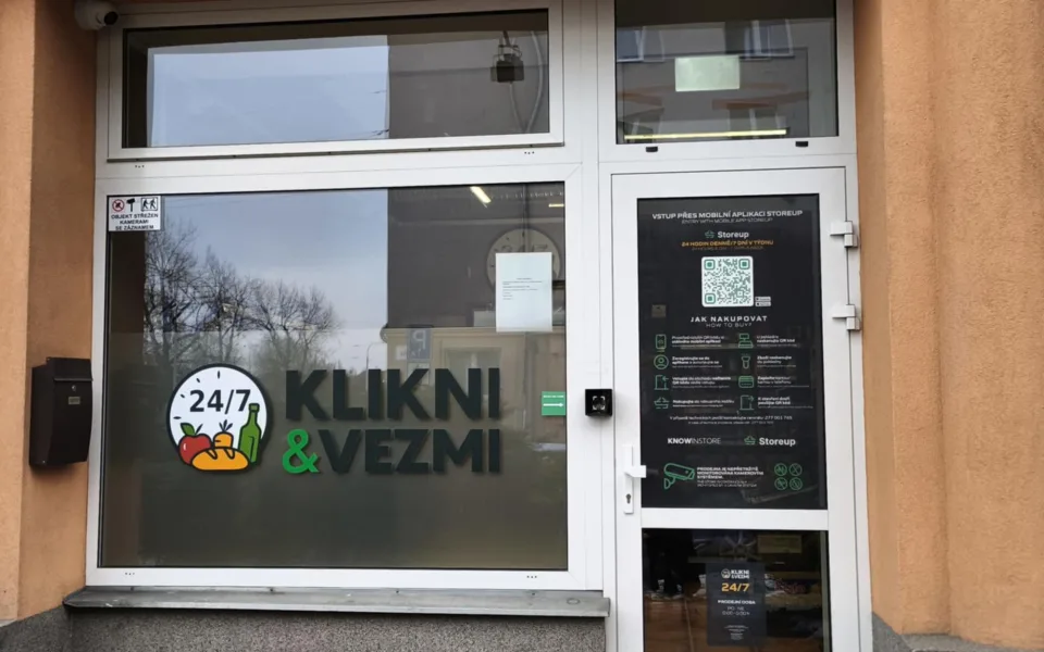 V Králově Poli otevřel obchod bez obsluhy, lidé v něm nakoupí 24 hodin denně