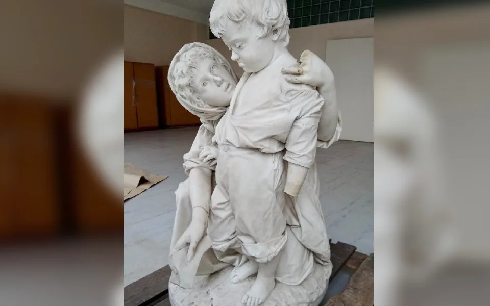 Plastika z vily Augusta Löw-Beera se našla nepoškozená. Byla ve Vyškově