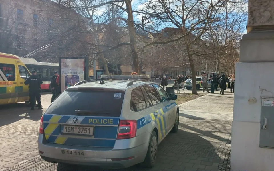 Na univerzitě v centru Brna se sesypal student, chtěl si ublížit. Zasahovala policie