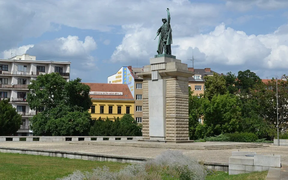 Liberálové chtějí, aby z Moraváku zmizel rudoarmějec. Vznikla antipetice s jediným podpisem