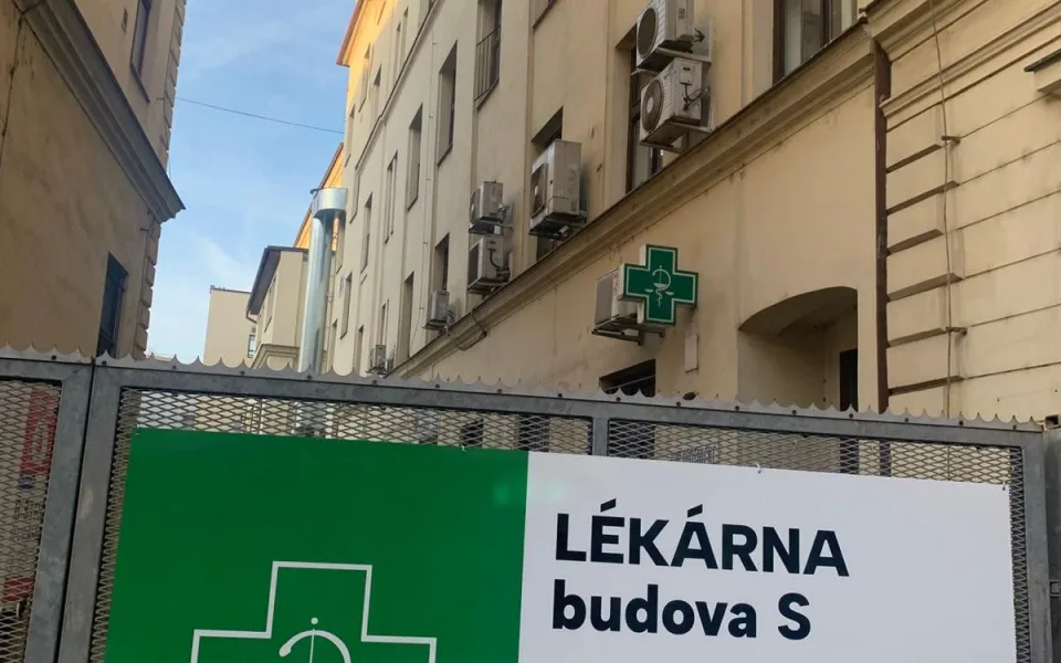 Léky večer i o víkendu. Svatoanenská nemocnice má lékárenskou pohotovost