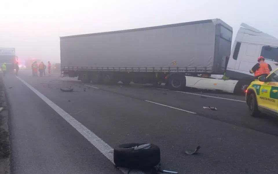 U Mikulova bouralo auto a náklaďák, tah na Brno je neprůjezdný