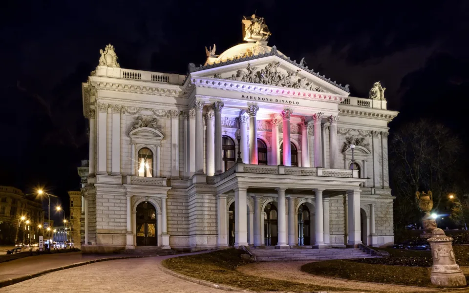 Národní divadlo Brno nabídne 16 premiér, novou sezónu zahájí Šárkou
