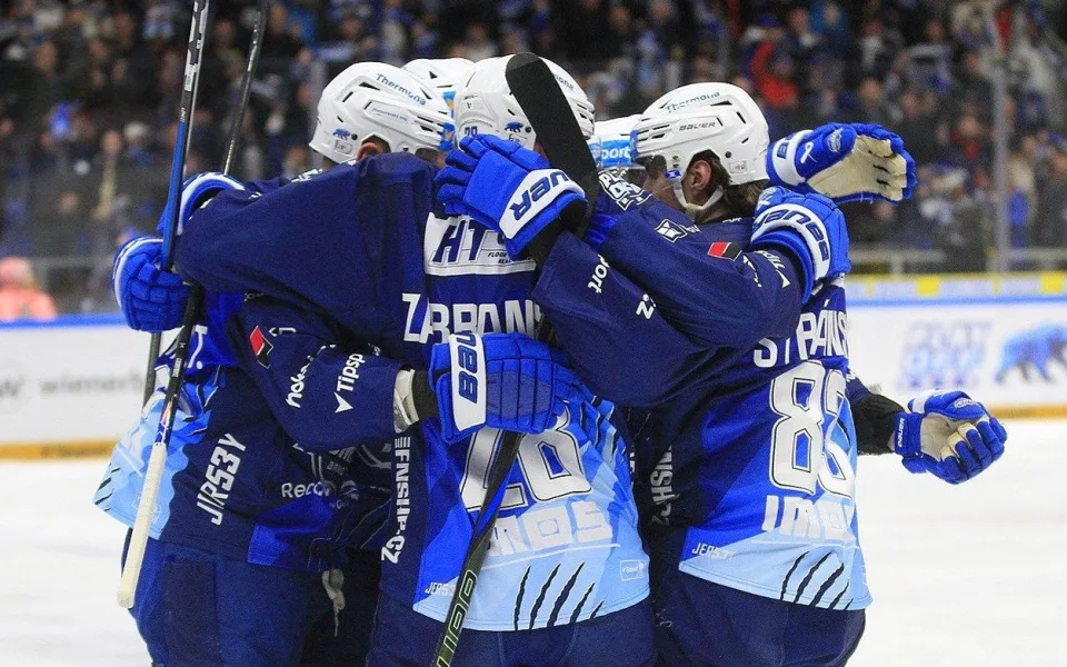 Hokejisté mistrovského Brna vstoupili do předkola výhrou nad Motorem 2:1