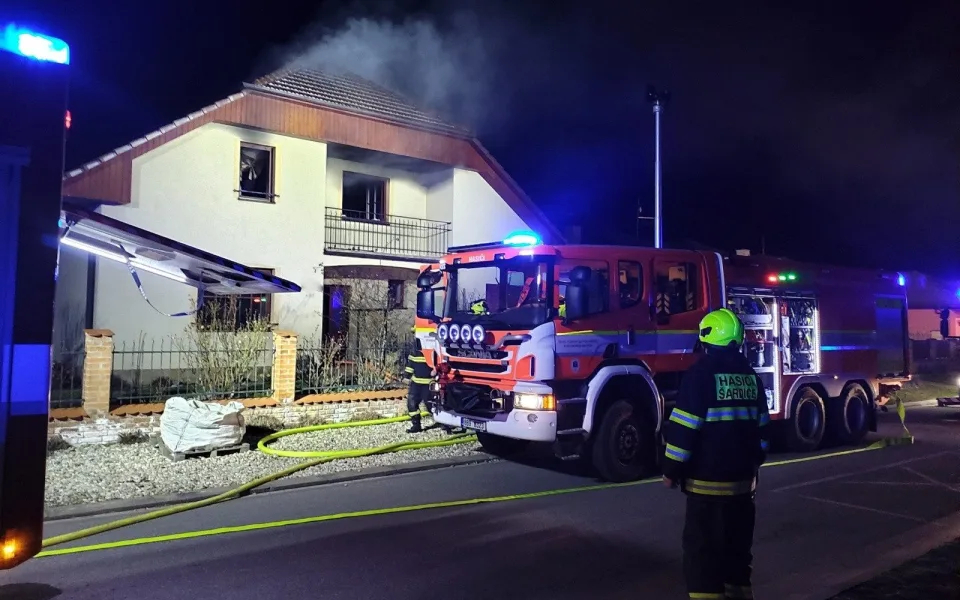 V Mistříně na Hodonínsku hořel rodinný dům, obyvatelé vyvázli bez zranění