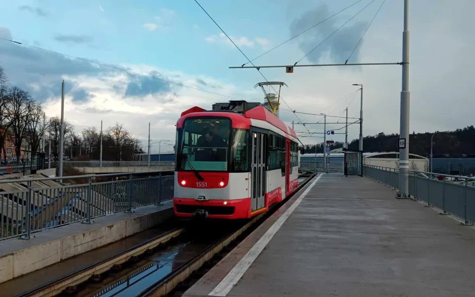 V Brně opravují tramvaje Vario, cestující se dočkají klimatizace i nového vzhledu