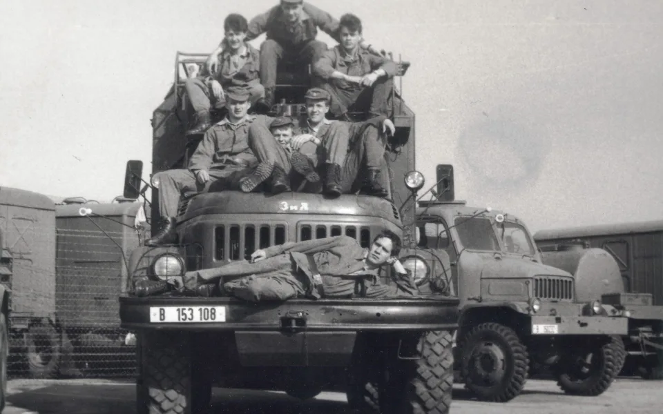 Radiovůz ZIL R-140X Svitava. Foceno v autoparku