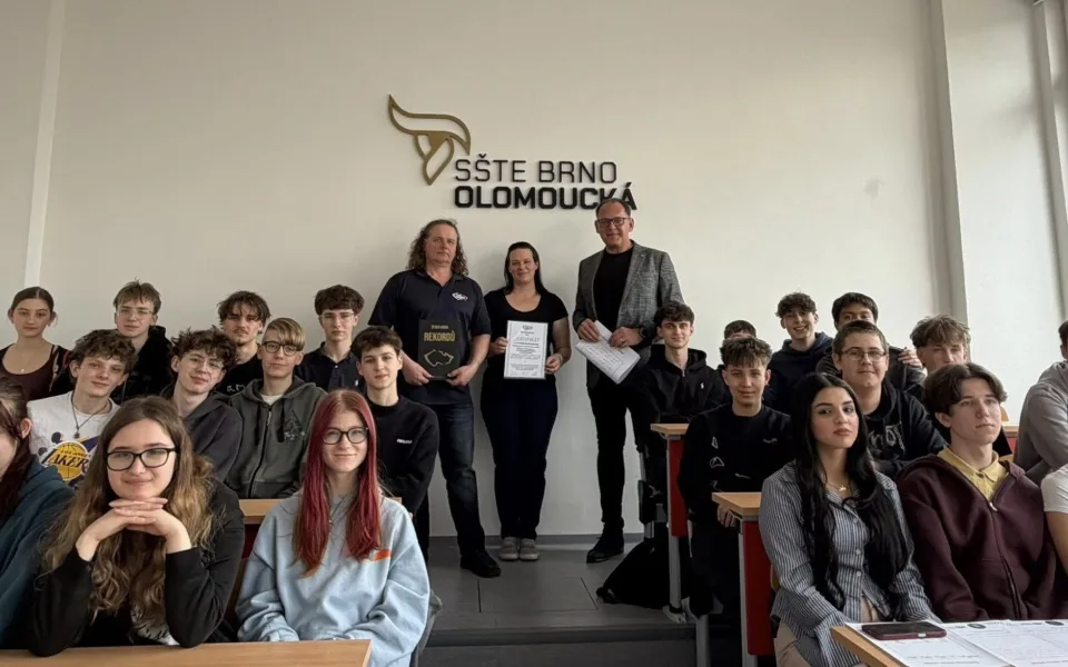 Studenti z Brna se zapsali do knihy rekordů. Nasbírali tisíce definic slova učitel