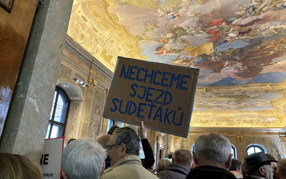 Vládní koalice chce, aby poslanci vyzvali ke zrušení sjezdu sudetských Němců v Brně