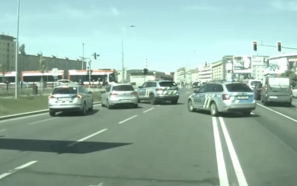 VIDEO: Policisté ho naháněli po celém Brně. Opilec srazil chodce a ohrozil autobus