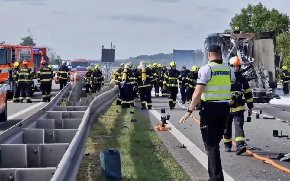 Dálnici D2 před Brnem uzavřely dvě smrtelné nehody, tvoří se dlouhé kolony