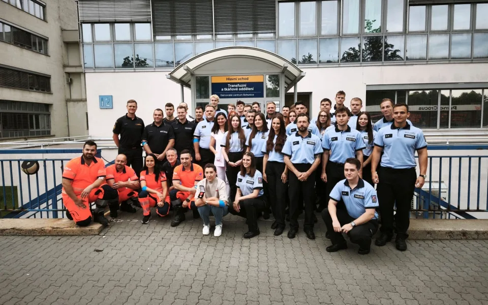 Přes šedesát litrů. Záchranáři, hasiči a policisté darovali v Brně krev