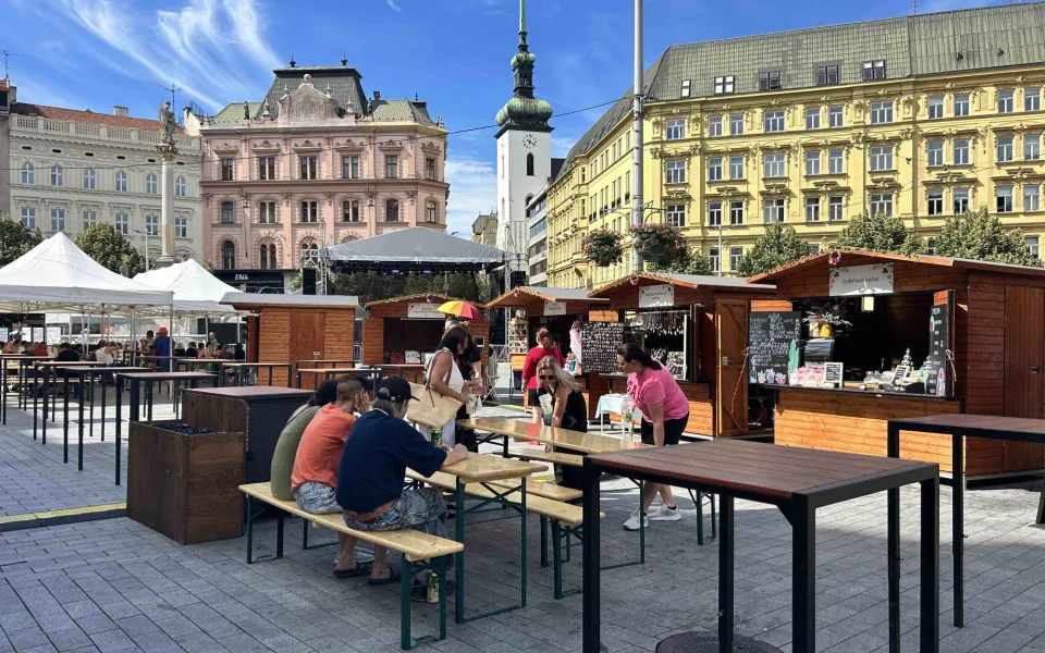 Světová muzika a jídla. Lidé v Brně zahájili svatojánské slavnosti