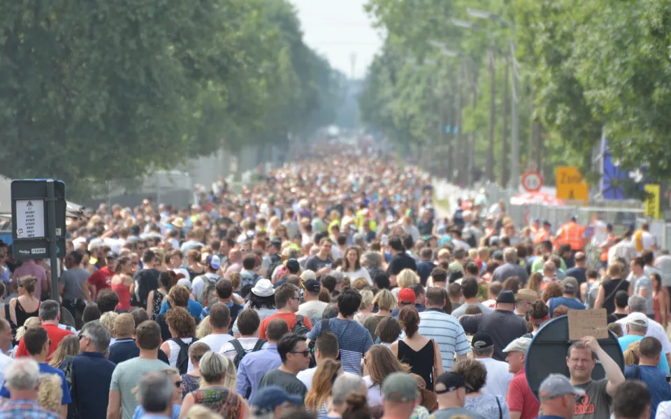 Ekonomická důstojnost a bydlení jako lidská práva? České manifesto volá po změně