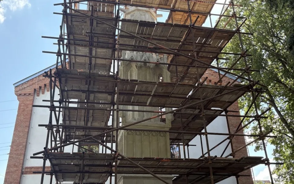 Na Křenové restaurují sloup, který přešel řeku bez jediného kroku