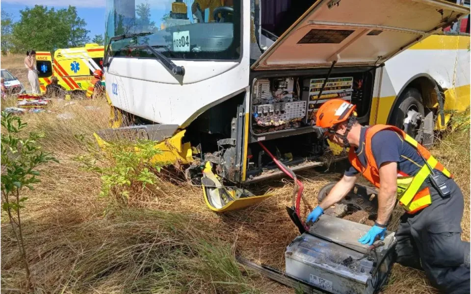Při nehodě dvou autobusů u Oleksovic na Znojemsku se zranilo 40 lidí