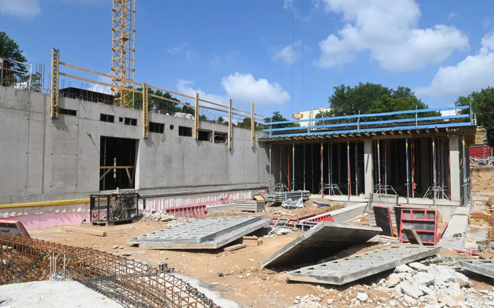 Více prostoru, modernější zázemí. V Židenicích rostou nové budovy domova pro seniory
