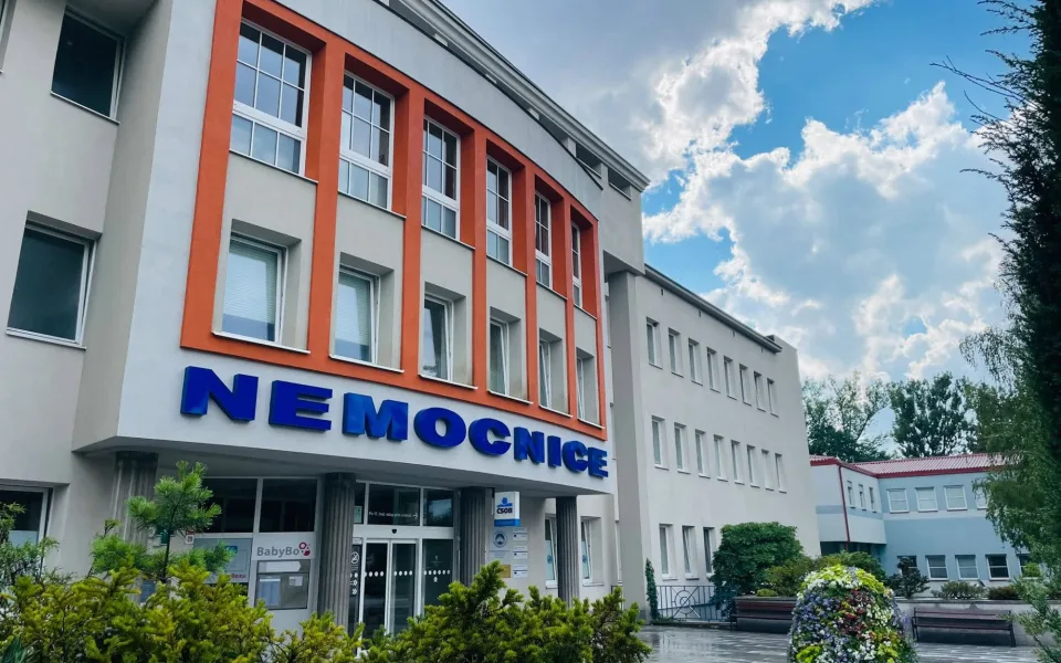 Cizinec s psychickými problémy utekl z boskovické nemocnice. Našli ho u Kauflandu