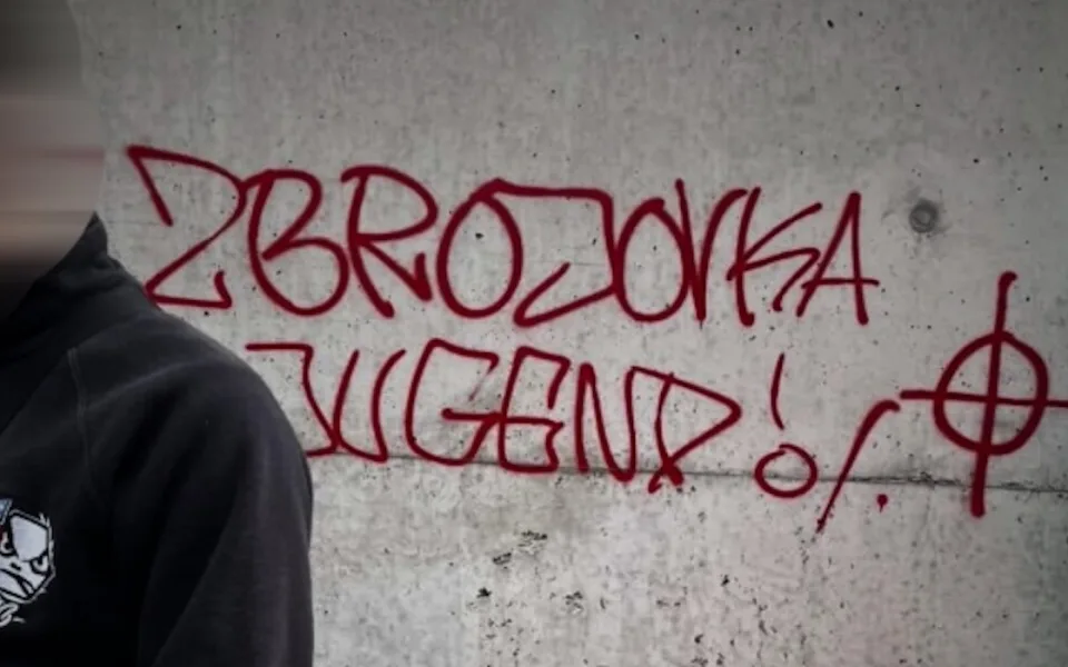 Zbrojovka Jugend. Chování části fotbalových fanoušků vyvolává debatu o extremismu