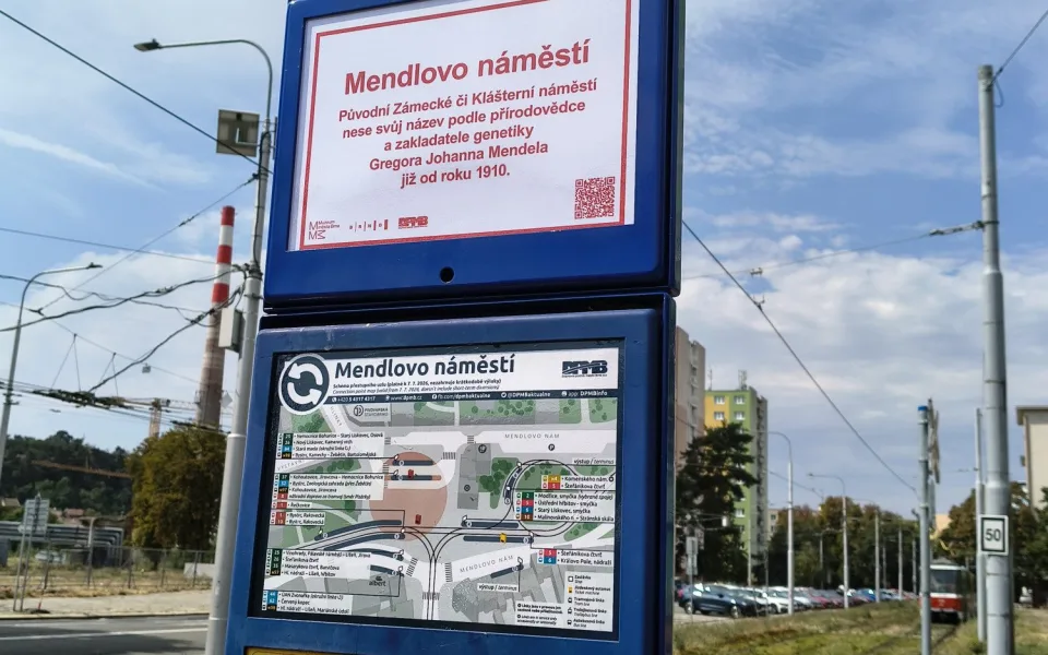 Podle písařů i slavného vědce. Cestující poznají historii brněnských zastávek