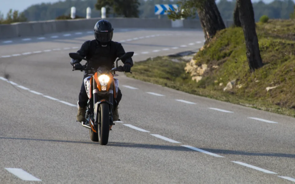 Na Znojemsku zemřel motorkář. Zřejmě nezvládl řízení