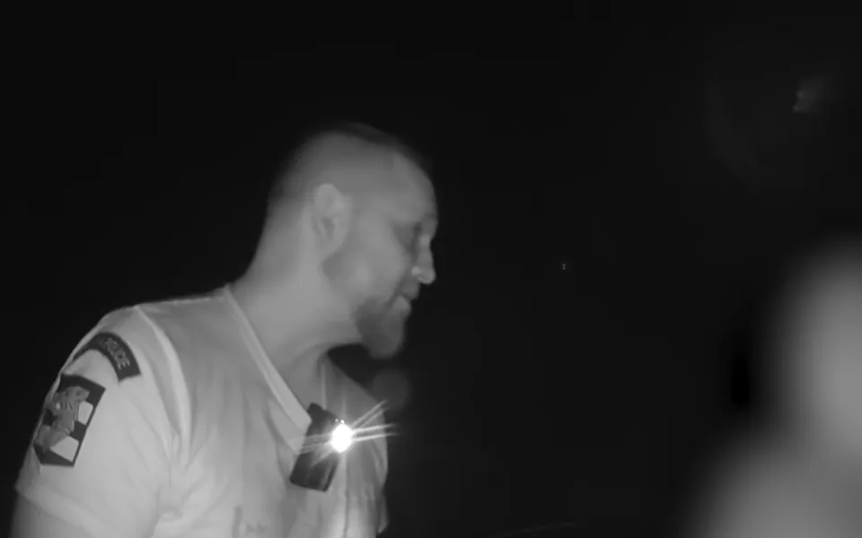 Podezřelé auto u kolejí zaujalo policisty na Hodonínsku. Řidič si chtěl vzít život