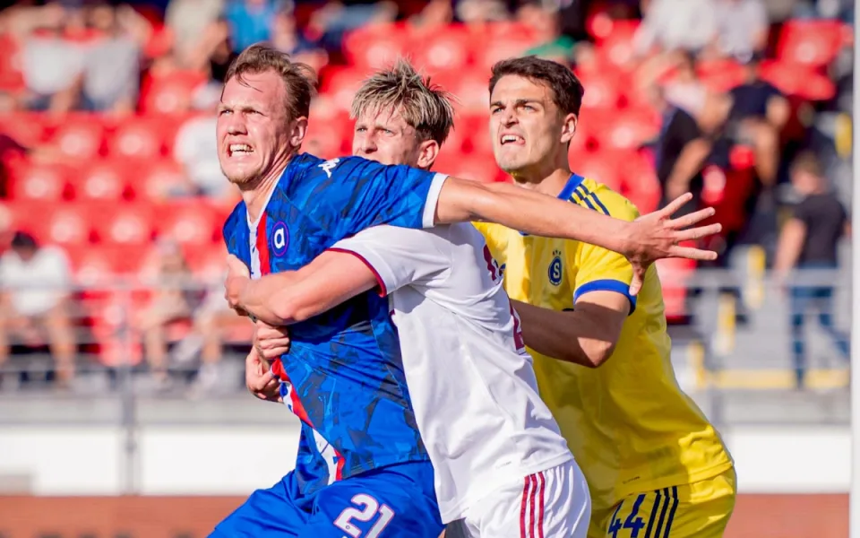 Fotbalisté Sparty deklasovali v Brně Artis 4:0 a poprvé v sezoně zvítězili venku